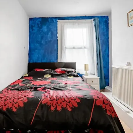 Homestay Near Tottenham Hotspur Stadium London Exterior photo