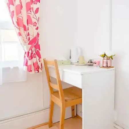 Homestay Near Tottenham Hotspur Stadium London Exterior photo