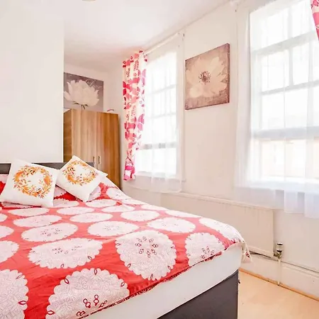 Homestay Near Tottenham Hotspur Stadium London Exterior photo